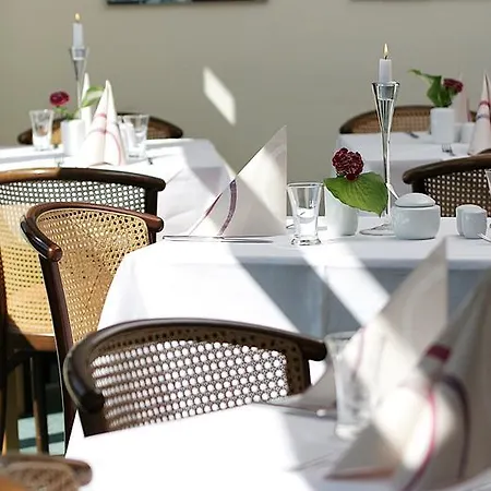 Haus فندق كورين